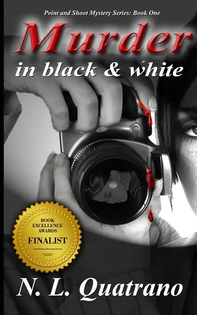 Murder in Black and White - Paperback