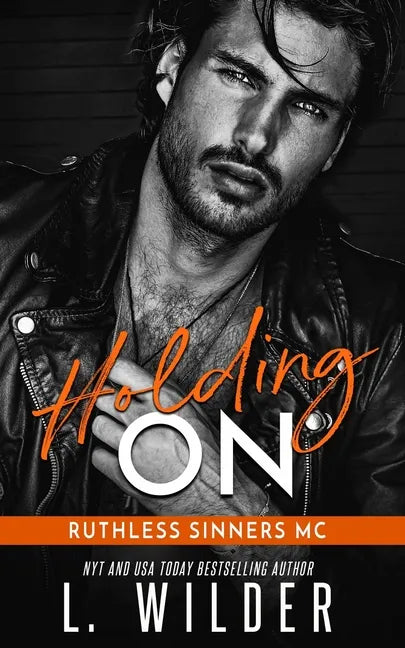 Holding On: Ruthless Sinners MC - Paperback