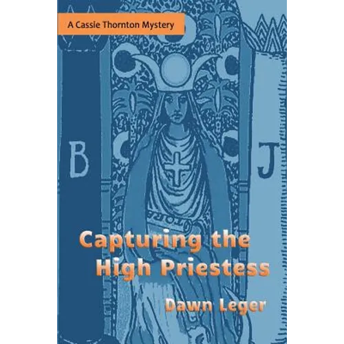 Capturing the High Priestess: A Cassie Thornton Mystery - Paperback