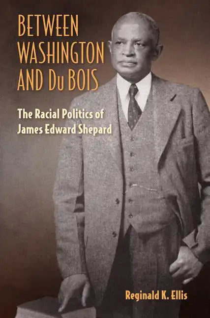 Between Washington and Du Bois: The Racial Politics of James Edward Shepard - Paperback