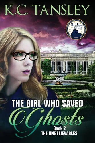 The Girl Who Saved Ghosts - Paperback