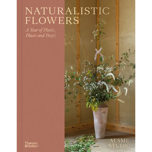 Naturalistic Flowers: A Year of Plants, Places and People - Hardcover
