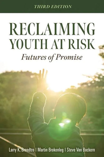 Reclaiming Youth at Risk: Futures of Promise (Reach Alienated Youth and Break the Conflict Cycle Using the Circle of Courage) - Paperback