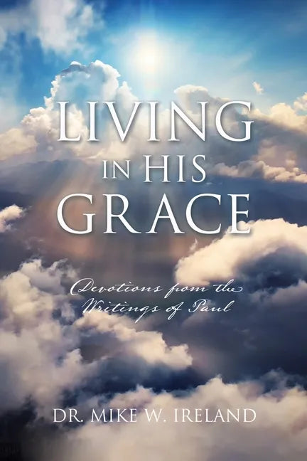 Living in His Grace: Devotions from the Writings of Paul - Paperback
