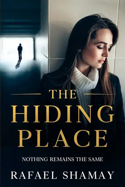 The Hiding Place: A Thriller - Paperback