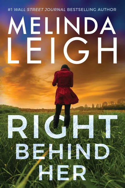 Right Behind Her - Paperback