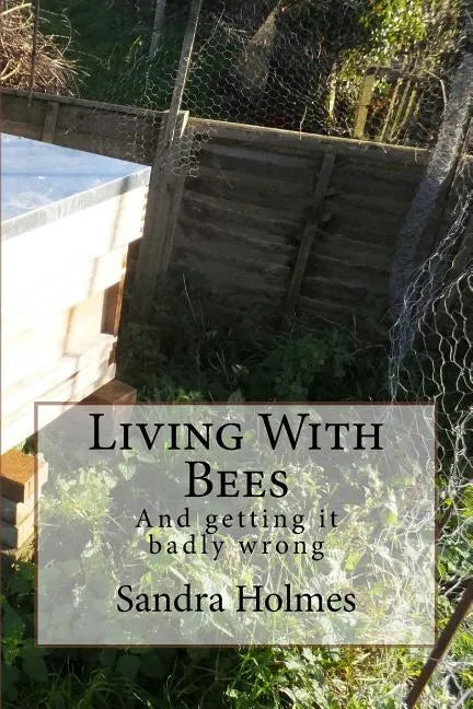 Living With Bees: Living with Bees - Paperback