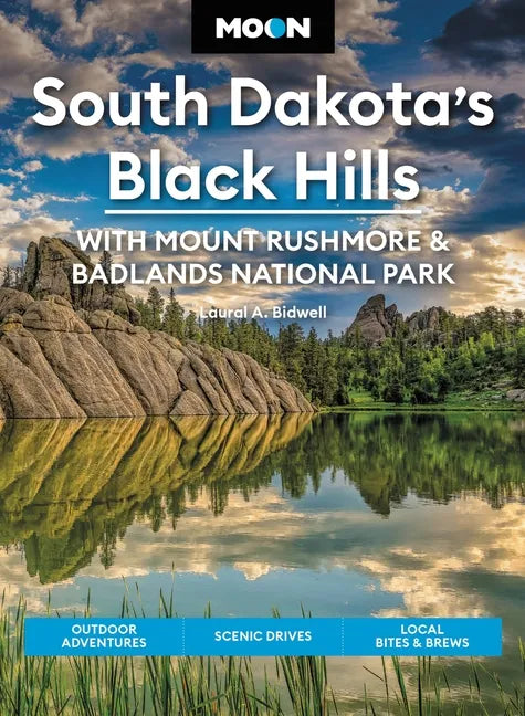 Moon South Dakota's Black Hills: With Mount Rushmore & Badlands National Park: Outdoor Adventures, Scenic Drives, Local Bites & Brews - Paperback