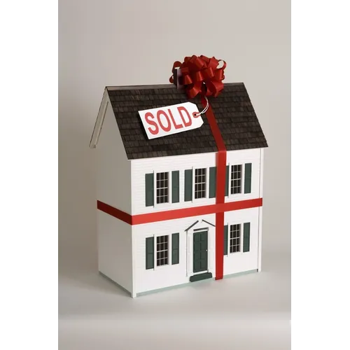 The Smart Guide to Buying Your First Home!: From Credit Scores to Closing Day - Paperback