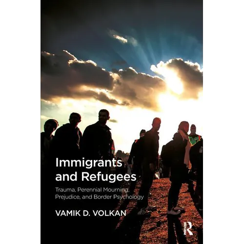 Immigrants and Refugees: Trauma, Perennial Mourning, Prejudice, and Border Psychology - Paperback